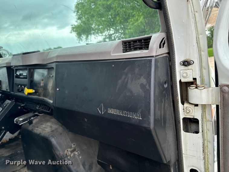 image for item FB5736 1998 International 4700 bucket truck