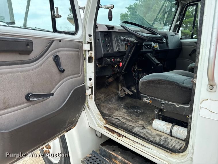 image for item FB5736 1998 International 4700 bucket truck