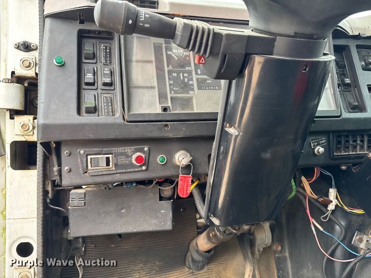 image for item FB5736 1998 International 4700 bucket truck