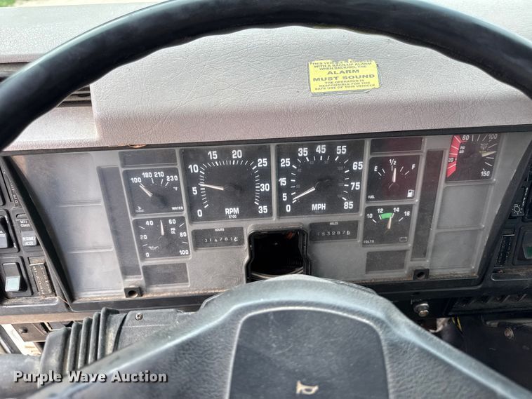 image for item FB5736 1998 International 4700 bucket truck