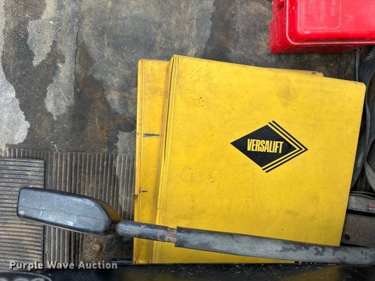 image for item FB5736 1998 International 4700 bucket truck