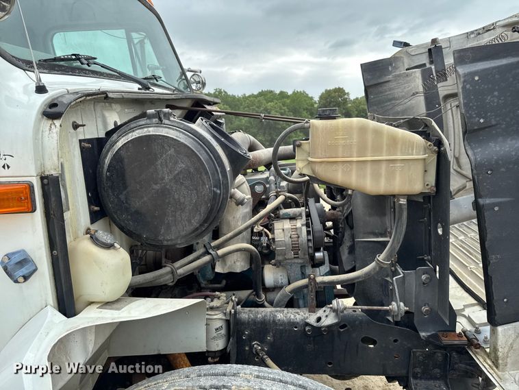 image for item FB5736 1998 International 4700 bucket truck