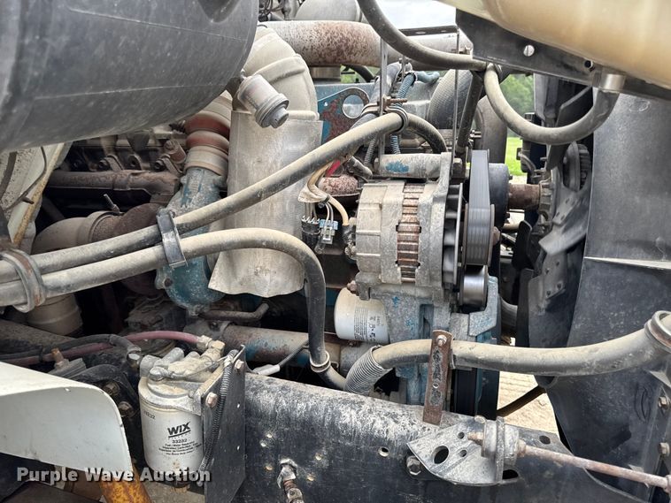 image for item FB5736 1998 International 4700 bucket truck