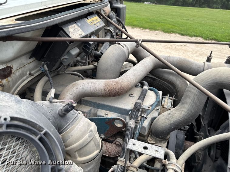image for item FB5736 1998 International 4700 bucket truck