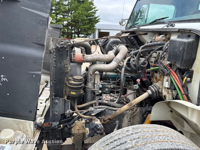 image for item FB5736 1998 International 4700 bucket truck