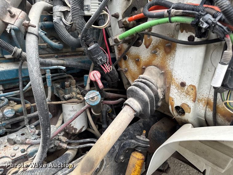 image for item FB5736 1998 International 4700 bucket truck