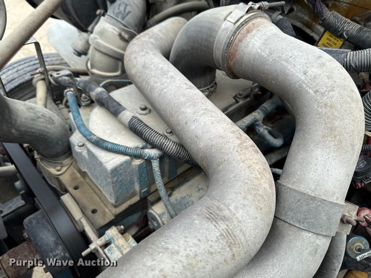 image for item FB5736 1998 International 4700 bucket truck