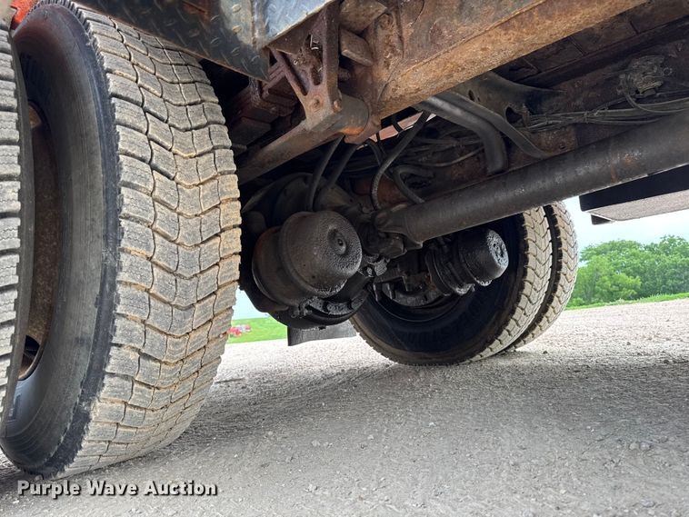 image for item FB5736 1998 International 4700 bucket truck