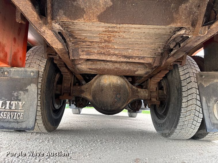 image for item FB5736 1998 International 4700 bucket truck