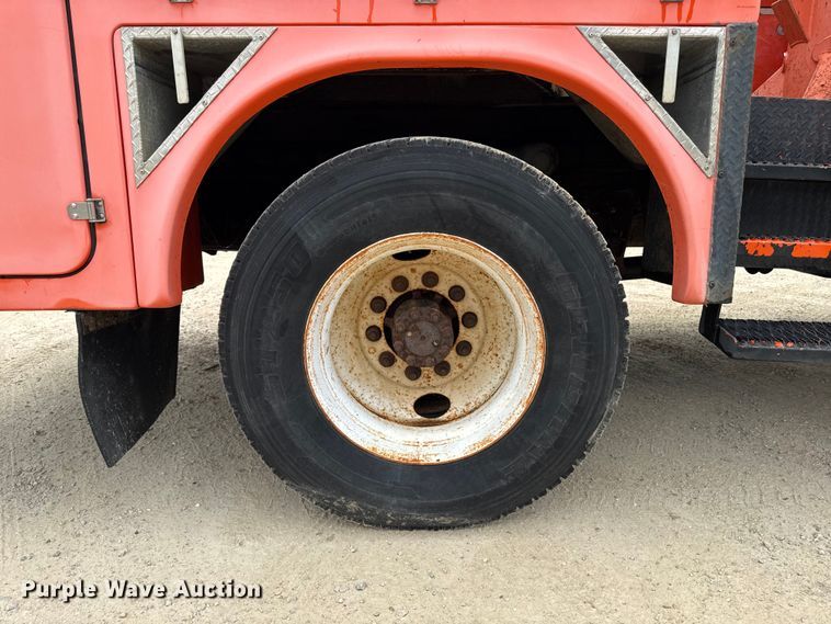 image for item FB5736 1998 International 4700 bucket truck