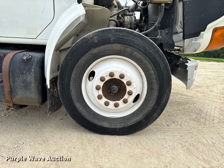 image for item FB5736 1998 International 4700 bucket truck