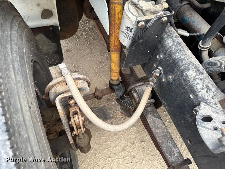image for item FB5736 1998 International 4700 bucket truck