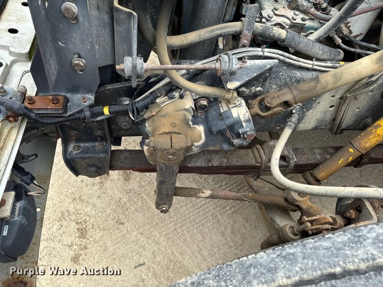 image for item FB5736 1998 International 4700 bucket truck