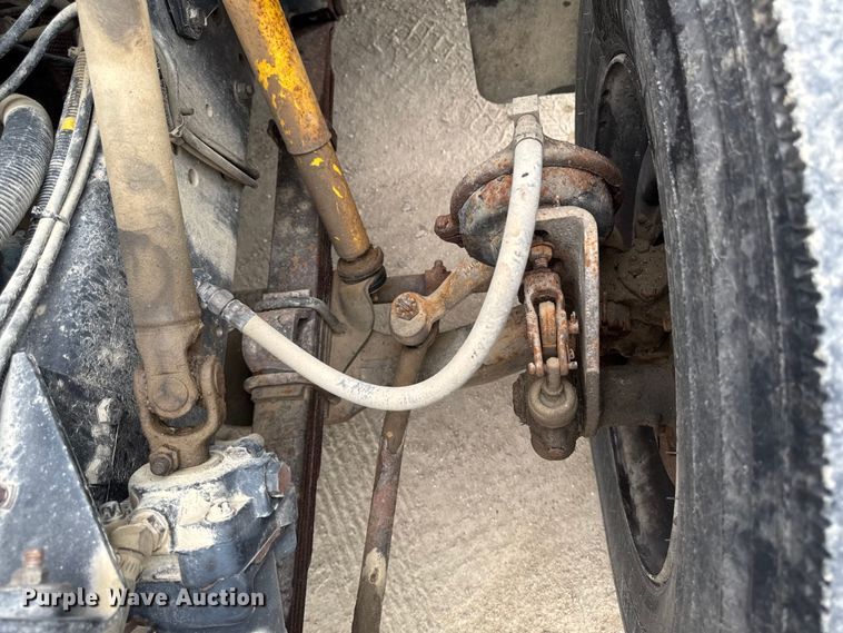 image for item FB5736 1998 International 4700 bucket truck
