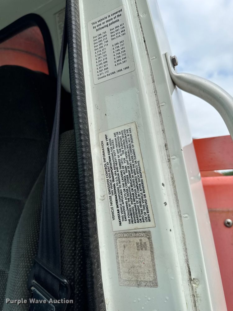 image for item FB5736 1998 International 4700 bucket truck