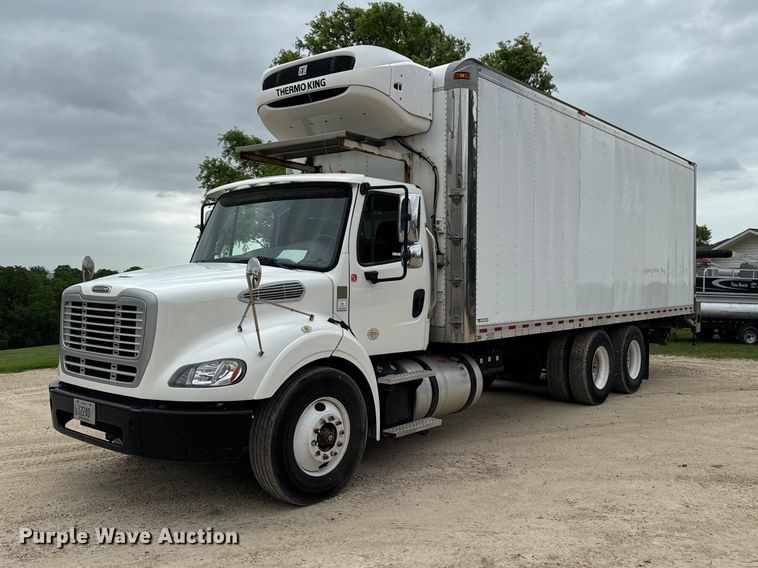 image for item FB5737 2018 Freightliner 7300 refrigerated delivery truck