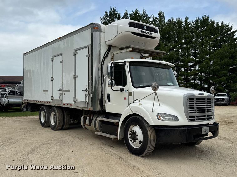 image for item FB5737 2018 Freightliner 7300 refrigerated delivery truck