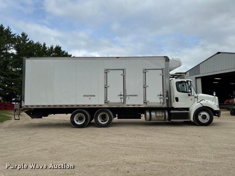 image for item FB5737 2018 Freightliner 7300 refrigerated delivery truck