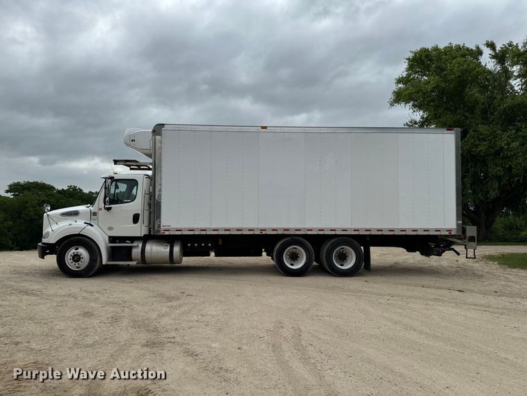 image for item FB5737 2018 Freightliner 7300 refrigerated delivery truck