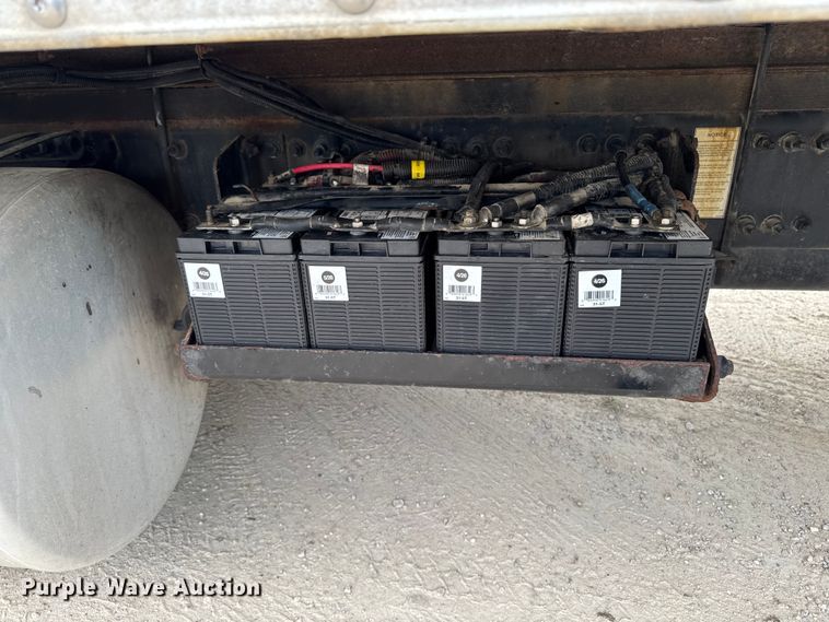image for item FB5737 2018 Freightliner 7300 refrigerated delivery truck