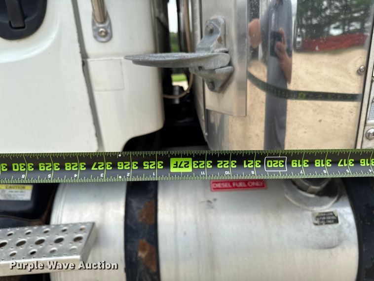 image for item FB5737 2018 Freightliner 7300 refrigerated delivery truck