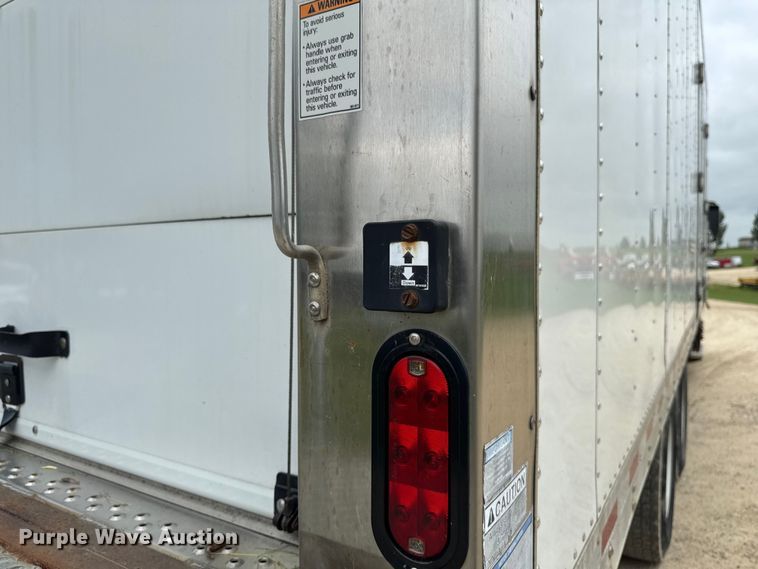 image for item FB5737 2018 Freightliner 7300 refrigerated delivery truck