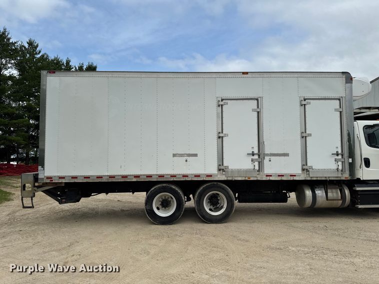 image for item FB5737 2018 Freightliner 7300 refrigerated delivery truck