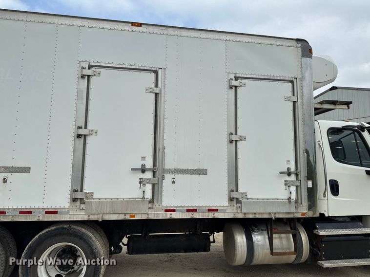 image for item FB5737 2018 Freightliner 7300 refrigerated delivery truck
