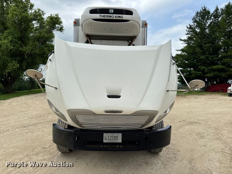 image for item FB5737 2018 Freightliner 7300 refrigerated delivery truck
