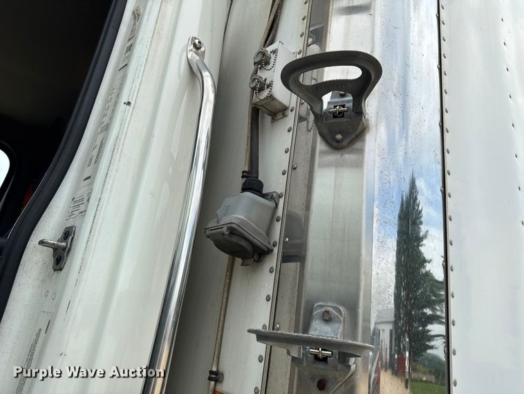 image for item FB5737 2018 Freightliner 7300 refrigerated delivery truck