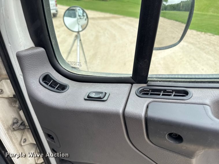 image for item FB5737 2018 Freightliner 7300 refrigerated delivery truck