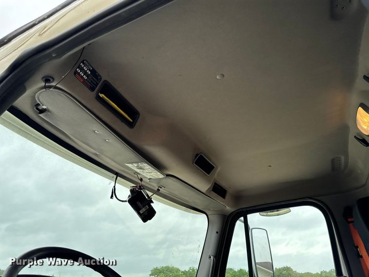 image for item FB5737 2018 Freightliner 7300 refrigerated delivery truck