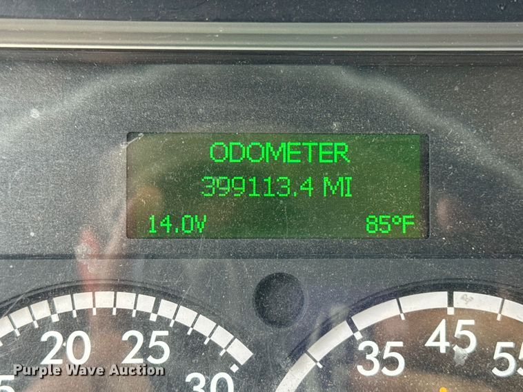 image for item FB5737 2018 Freightliner 7300 refrigerated delivery truck