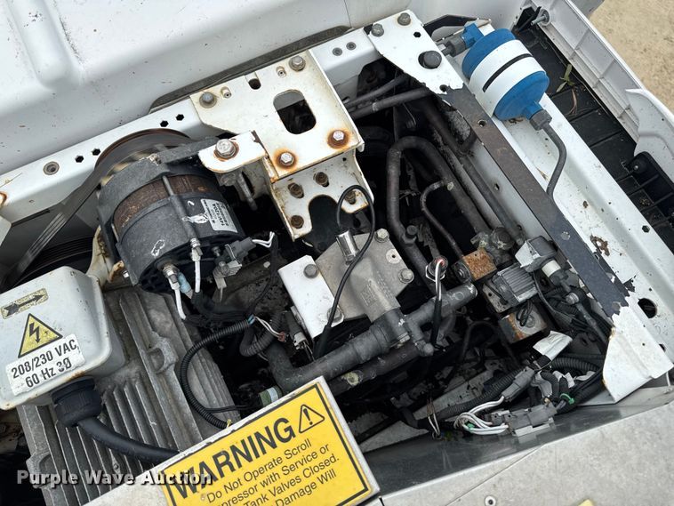 image for item FB5737 2018 Freightliner 7300 refrigerated delivery truck