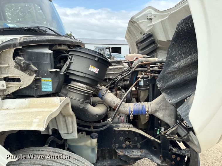 image for item FB5737 2018 Freightliner 7300 refrigerated delivery truck