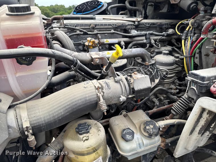 image for item FB5737 2018 Freightliner 7300 refrigerated delivery truck