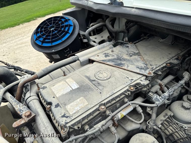 image for item FB5737 2018 Freightliner 7300 refrigerated delivery truck