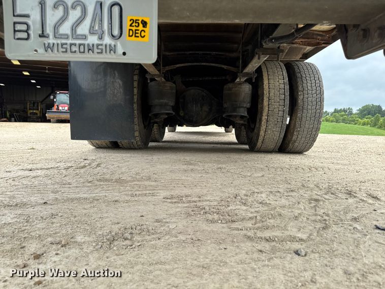 image for item FB5737 2018 Freightliner 7300 refrigerated delivery truck