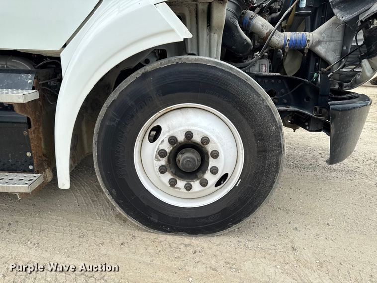 image for item FB5737 2018 Freightliner 7300 refrigerated delivery truck
