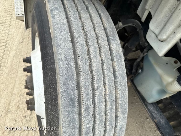 image for item FB5737 2018 Freightliner 7300 refrigerated delivery truck