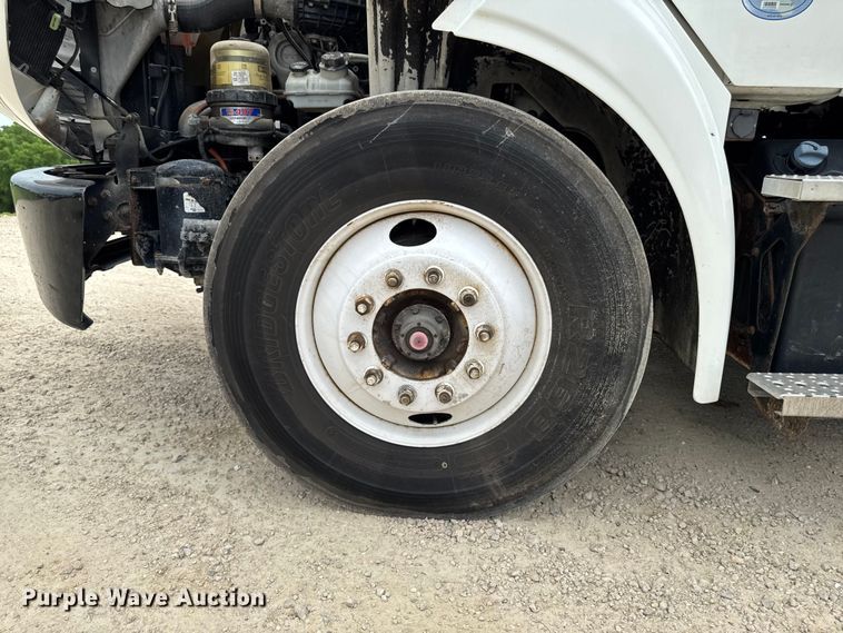 image for item FB5737 2018 Freightliner 7300 refrigerated delivery truck