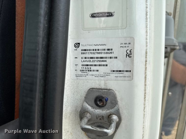 image for item FB5737 2018 Freightliner 7300 refrigerated delivery truck