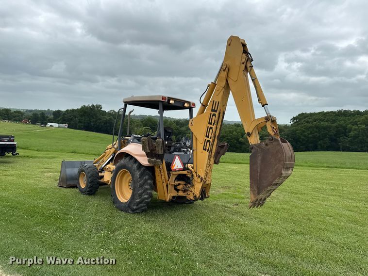 image for item FB5741 1999 New Holland 555E backhoe