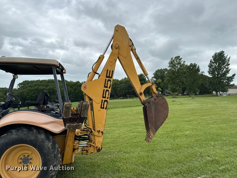 image for item FB5741 1999 New Holland 555E backhoe