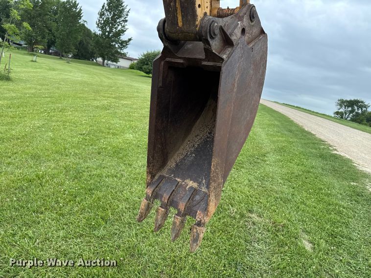 image for item FB5741 1999 New Holland 555E backhoe