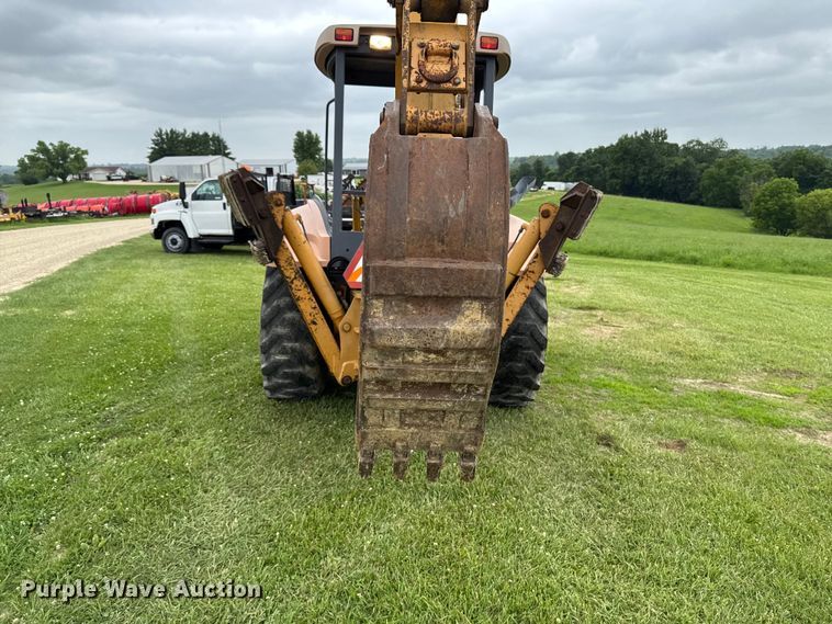 image for item FB5741 1999 New Holland 555E backhoe