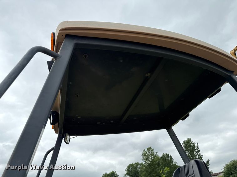 image for item FB5741 1999 New Holland 555E backhoe