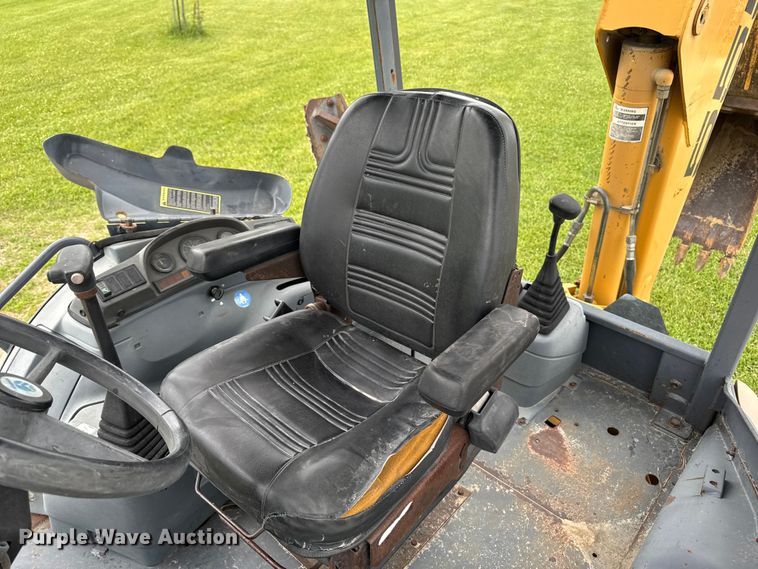 image for item FB5741 1999 New Holland 555E backhoe