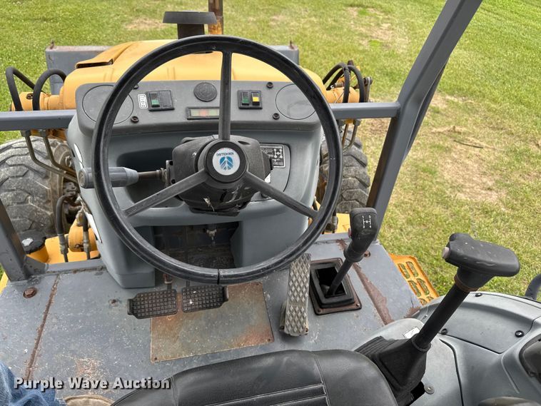 image for item FB5741 1999 New Holland 555E backhoe