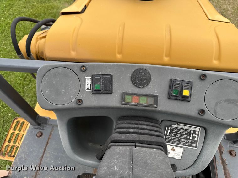image for item FB5741 1999 New Holland 555E backhoe